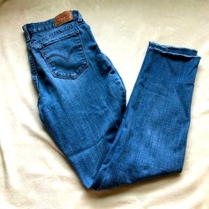 Levi Strauss & Co. Capri ripped jeans. Size 28